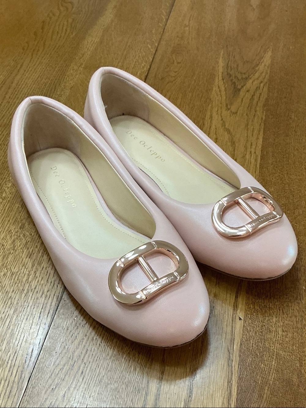 Woman’s Dee Ocleppo  baby pink flat. Size 7. Rose gold buckle. New. Leather.